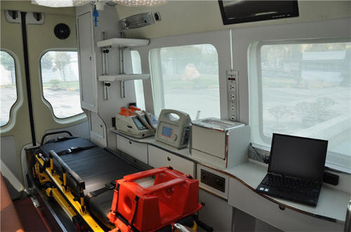 两当县救护车内部